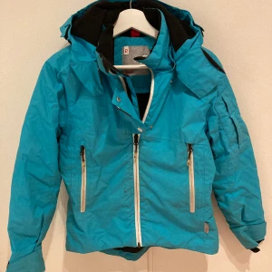 Skidjacka - Perfekt skidjacka för junior!  ⛷️ 🏔️ Bra skick!