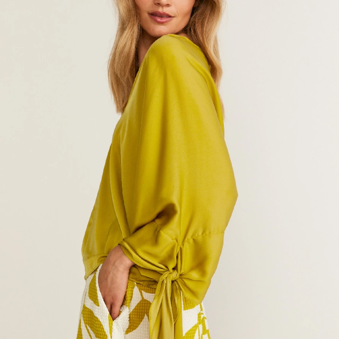 Second Female blus - 90