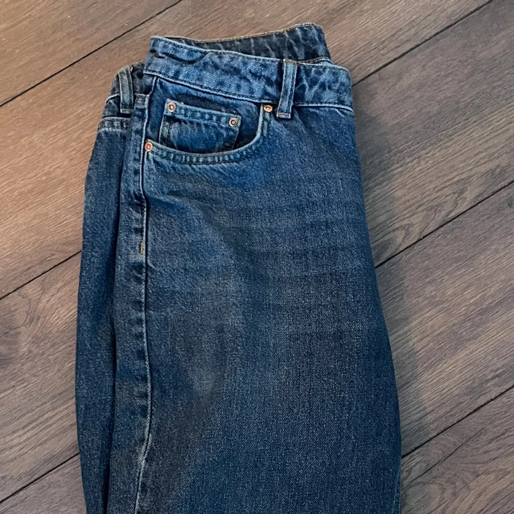 Tja! Säljer ut lite av garderoben som inte kommit till användning Grunt jeans som sitter precis som Jack&Jones, skitsnygg mörkblå färg som passar till allt. Är villig att diskutera pris! och jag skickar varan inom 2 dagar. Ha det bäst // Filip. Jeans & Byxor.