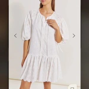 By Malina klänning - Intressekoll på denna så fina By Malina klänningen som inprincip är slutsåld. Köpt för 2495, är aldrig använd och har prislappen kvar. Superfin till student eller sommaren