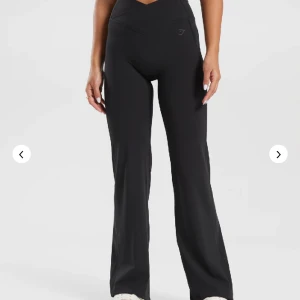 Gymshark tights - Säljer dessa supersnygga jätte sköna tights från gymshark. Aldrig använd då jag köpte en annan storlek istället❤️ 400+frakt❤️ ordinarie 549kr