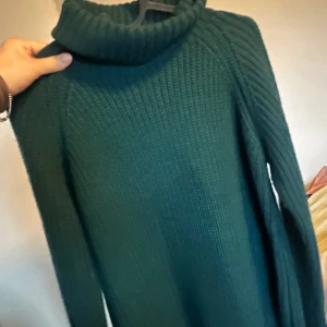 Grön polotröja  - Grön polotröja från zalando. Nypris 249, endast testad. 