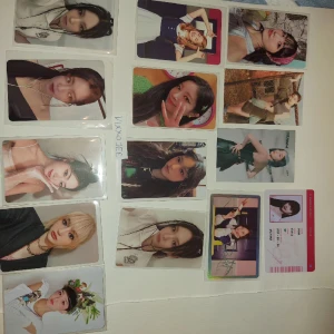 Photocards  - Wts/ wtt mixed gg pcs! B1&2 dahyun och id mina är köpta!  Want: Twice- 42k per message card 15 Newjeans- 42 per or wl Pob is nfs  Itzy- 42 kr Le sserafim- 42 kr Bugaboo- 12 per or free when buying 2+ cards