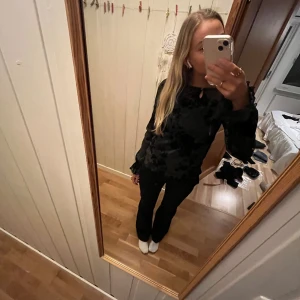 Esprit blus - Jättefin blus från esprit! Köpt på Sellpy i mycket bra skick, aldrig använd 💞