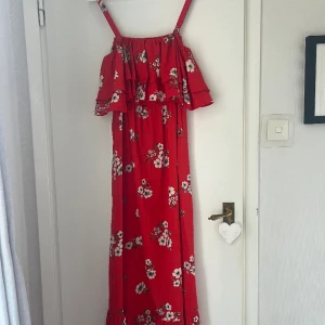 Blommig lång sommar klänning  - Blommig lång sommar klänning 