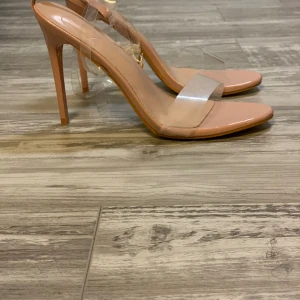 Rosa klackar - Har aldrig använt de då de är för små för mig