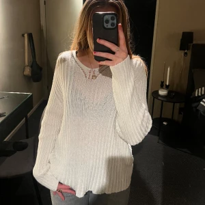 Tröja  - Skön, snygg, aldrig använt så i bra skick. Använder inte köp nu! 