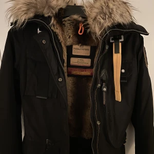 Parajumper jacka - Parajumper jacka stl xs, hör av er för mer info och bilder ☺️ Pris kan diskuteras vid snabb affär!