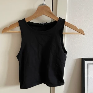 Svart linne - Linne i lite glansigt material, kommer inte till användning 