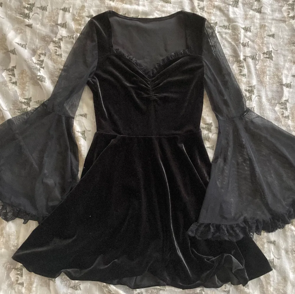Supersöt gothic klänning från Romwe som jag sällan använder 💕Fint skick. Klänningar.