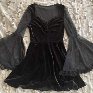 Supersöt gothic klänning från Romwe som jag sällan använder 💕Fint skick