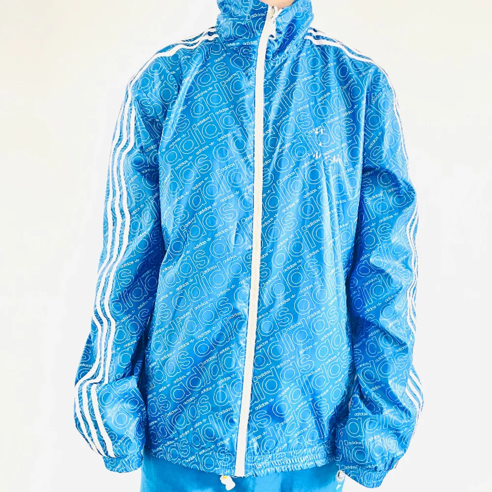 Vintage adidas jacka, 2 i ett. Strl M>. Jackor.