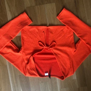 Orange kofta  - Säljer den här somriga koftan för att den inte kommer till användning🧡