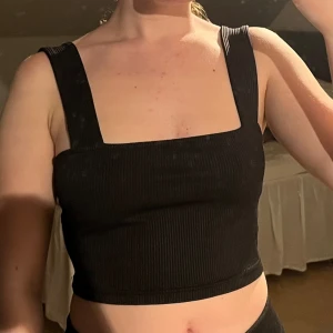 Svart linne - Svart linne från H&M, använt men i bra skick 