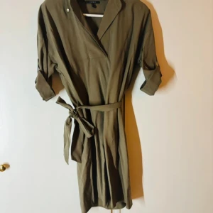 Klänning - Klänning från esprit, linne medföljer