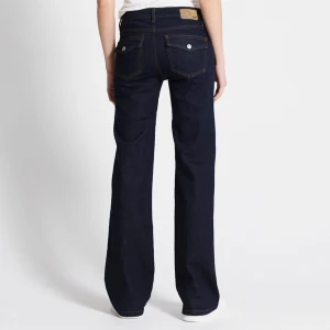 Bootcut jeans - Lågmidjade 90s boot jeans, supersnygga och aldrig använda. I storleken S short length 🫶