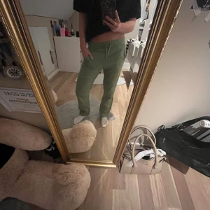 Linne byxor - Säljer dessa linnebyxor pga att ja inte använder de och de är lite för små! Men de e skit snygga❤️🙏