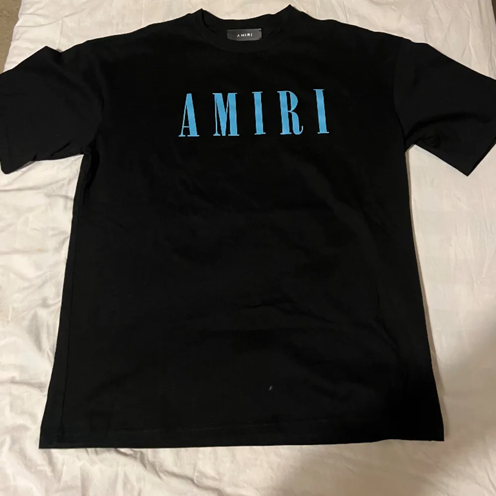 En Amiri T-shirt i oversize. Helt ny och i bästa tänkbara skick. Tjockt och bra material.. T-shirts.