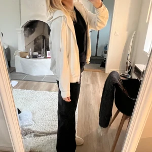 Zip hoodie  - så najs vit zip hoodie !