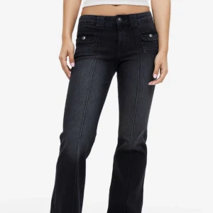 Hm Cargo Jeans - Hm’s cargo jeans i svart. Pris kan diskuteras💗