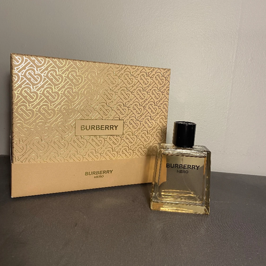 Parfym- burberry hero edt