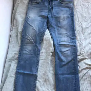 Ett par jeans från NEUW storlek 32 