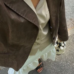 Vintage skjorta -  Beige vintage blus med fina detaljer - passar till allt! 