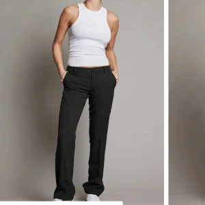 Lågmidjade kostymbyxor  - Jätte fina lågmidjade kostymbyxor från bikbok🩷 säljer då dom inte kommer till användning, inga defekter. Kom privat för fler bilder. Pris kan diskuteras 🩷