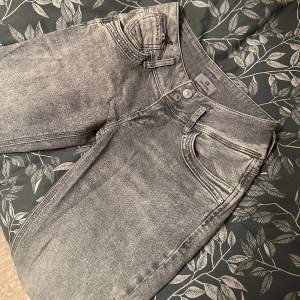 Snygga grå lågmidjade ltb jeans, säljer då dem ej passar mig längre, endast använda få gånger så dom är i fint skick 😊💗