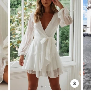 Vit klänning  - Säljer en jätte söt klänning som inte är använd  