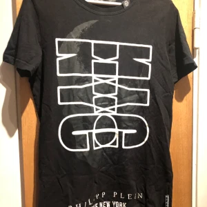 Philip Plein T-shirt storlek M - Bra skick och äkta.