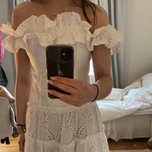 Studentklänning  - Superfin somrig klänning, helt oanvänd! Köpt för ca 1 år sedan! 