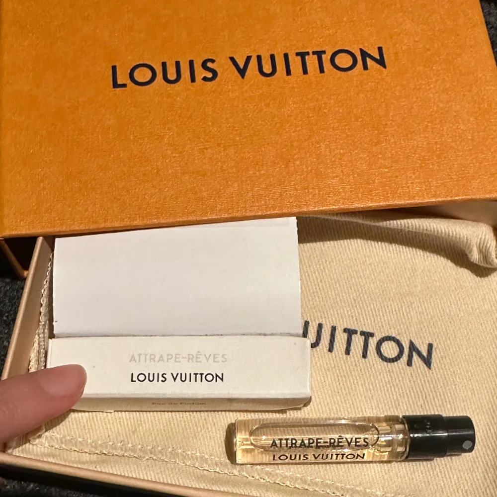 Äkta parfymprov från Louis Vuitton 2 ml. . Övrigt.