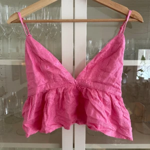 Gullig rosa topp - Söt rosa topp med smala axelband. Storlek S. 🩷