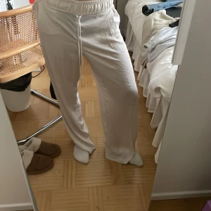 Linnebyxor - Linnebyxor från hm strl M!! Perfekt till våren! 70 kr + frakt! Möts även upp i Stockholm💗💗