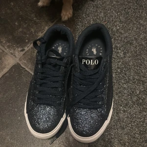 Ralph Lauren  - Helt nya använda 1 gång på nyårsdagen.  Köpte dem på ralph laurens hemsida för 999:-