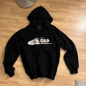 Hoodie  - Snygg kofta jag inte får användning av längre pris kan diskuteras 🫶