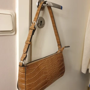 Lindex väska - Väska i nyskick från Lindex, helt oanvänd. Nypris var 349,-