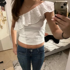 Topp💕💕 - Supergullig topp från mango💕💕Lånad bild så kontakta för egna! Bara använd några få gånger💕