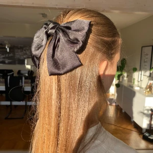 Rosett - Säljer denna jätte söta rosett då den inte kommer till användning. Köparen står för frakten💞