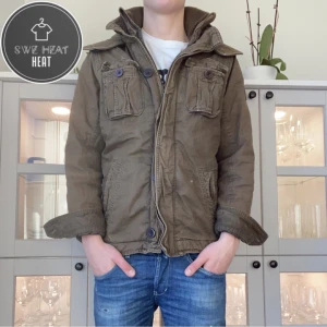 Field jacka  - Tja, säljer nu denna sjukt feta field jackan i stl S men passar M! Hör av dig vid frågor eller funderingar eller för fler bilder!