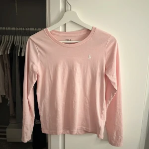Ralp lauren topp - Oanvänd super fin, gilla inte hur den satt på mig annars älskar💞
