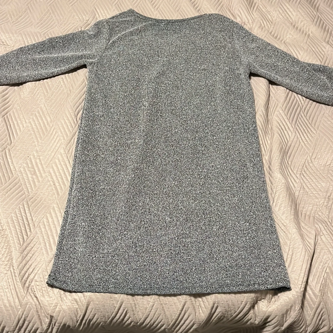 Gråsvartprickig Klänning  