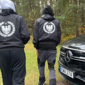 tuttolente jacka - säljer nu min tuttolente jacka. finns endast 5st, inga tecken på användning. kp för fler bilder/funderingar. kolla in profilen för fler feta kläder!