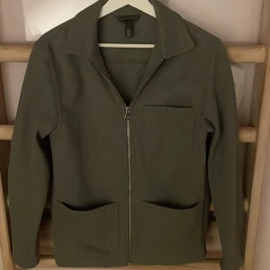 Vårjacka!! - Jättefin oanvänd vårjacka!! Säljer då den ej används💗