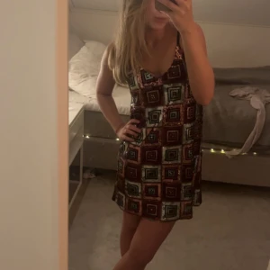 Glitter klänning från zara  - Glittrig klänning från zara helt oanvänd och köpt förra året så finns inte kvar. Superfin till nyår och liknande.