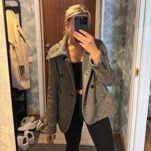 Kort kappa - Kort kappa från bikbok i stl S. 