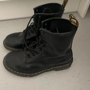 Skor  - Säljer dessa skor i storlek 38