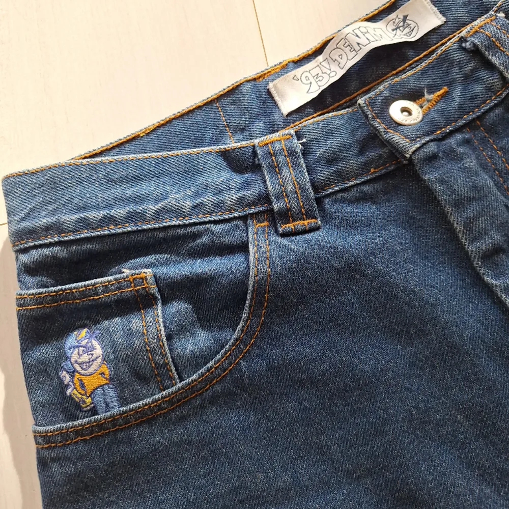 Baggy Jeans från junk yard i xxs, jätte fint skick! Säljer på grund atv att jag inte avnändrr dom längre.. Jeans & Byxor.