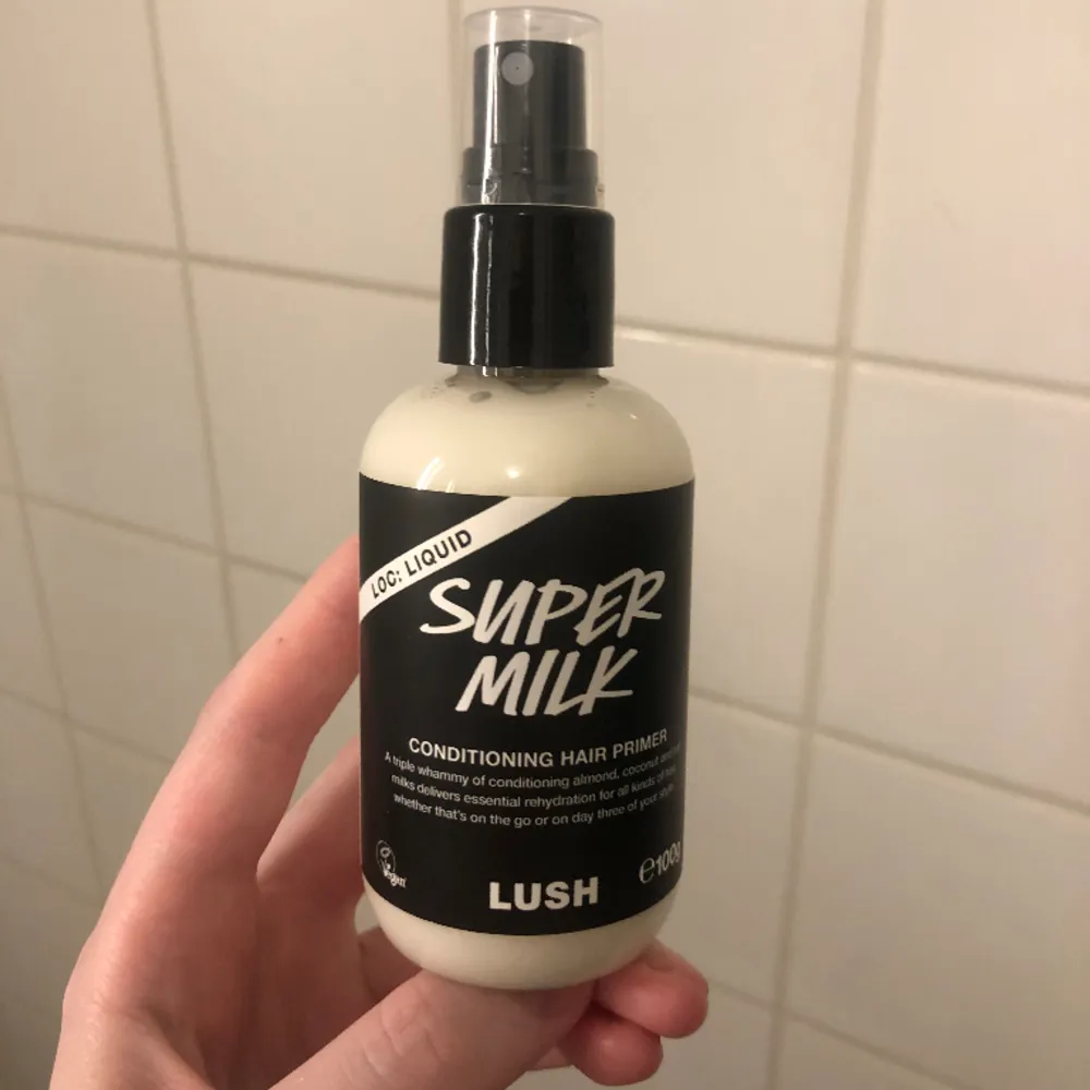 Säljer min super milk(100g) ifrån lush då den lnte föll mig i smaken. Den är endast testad en gång🥰 nypris 205kr Kan tänkte mig att byta den emot något också✨. Övrigt.